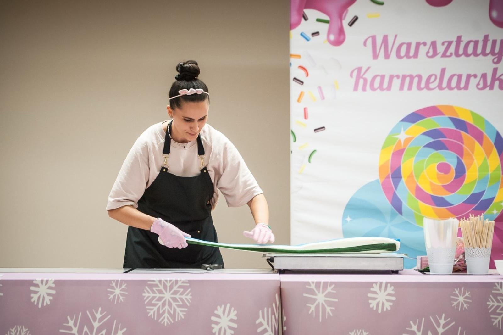 Zdjęcie w galerii na portalu naszraciborz.pl: Karmel i balony na Zamku Piastowskim. Atrakcje dla dzieci w ramach akcji Wakacje w Powiecie wiadomości z regionu