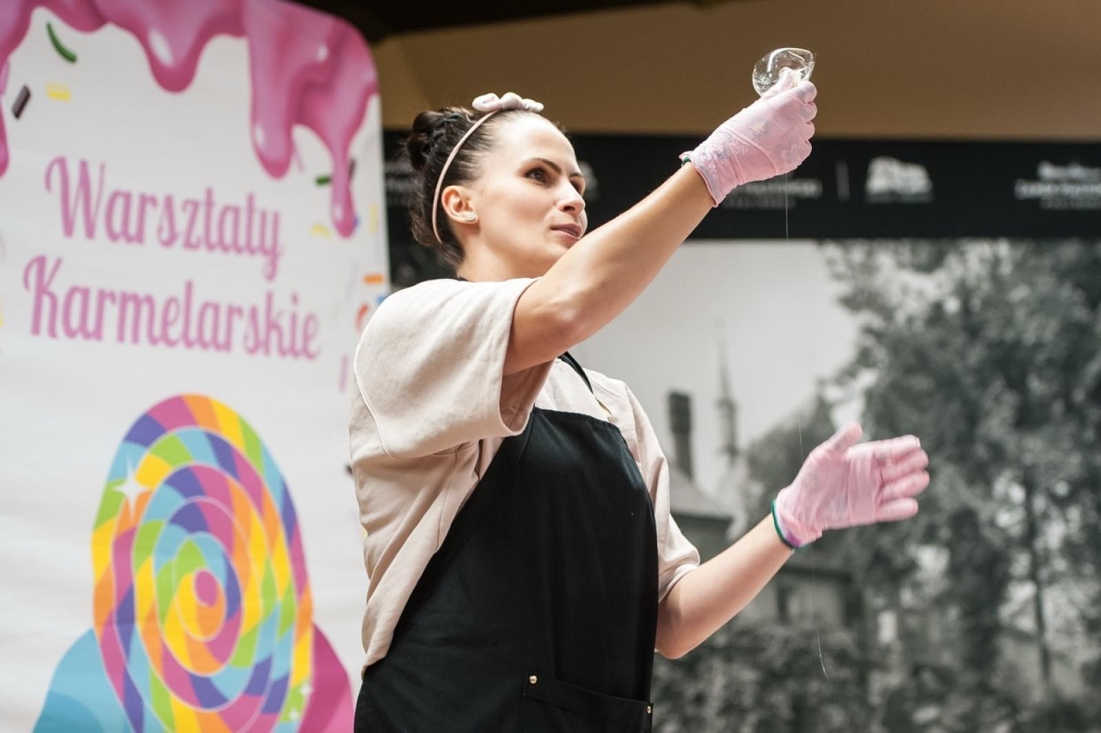 Zdjęcie w galerii na portalu naszraciborz.pl: Karmel i balony na Zamku Piastowskim. Atrakcje dla dzieci w ramach akcji Wakacje w Powiecie wiadomości z regionu