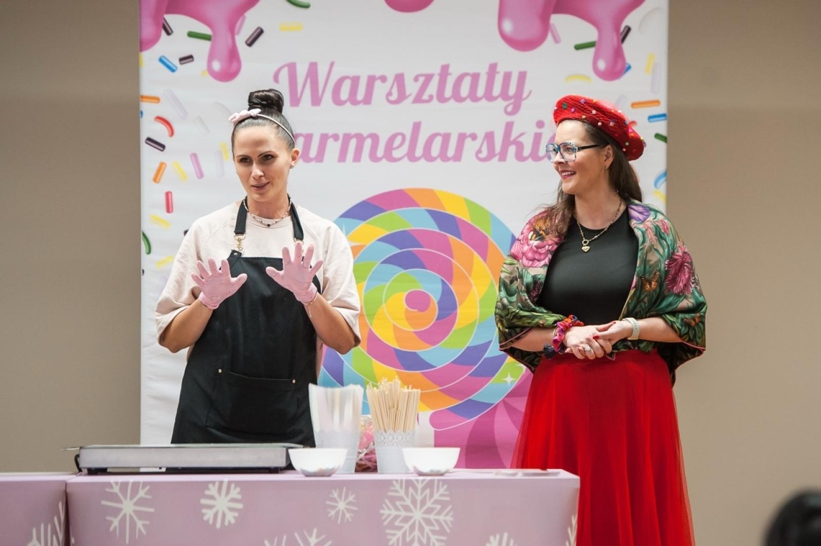 Zdjęcie w galerii na portalu naszraciborz.pl: Karmel i balony na Zamku Piastowskim. Atrakcje dla dzieci w ramach akcji Wakacje w Powiecie wiadomości z regionu