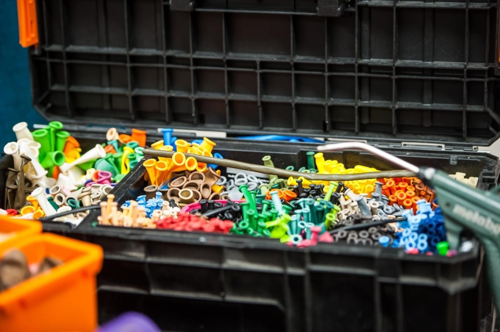 Zdjęcie w galerii na portalu naszraciborz.pl: Karmel i balony na Zamku Piastowskim. Atrakcje dla dzieci w ramach akcji Wakacje w Powiecie wiadomości z regionu