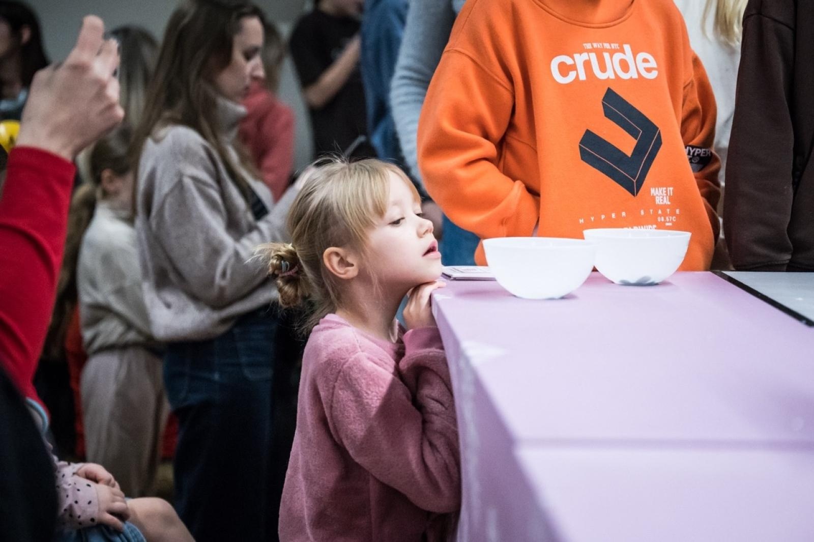 Zdjęcie w galerii na portalu naszraciborz.pl: Karmel i balony na Zamku Piastowskim. Atrakcje dla dzieci w ramach akcji Wakacje w Powiecie wiadomości z regionu