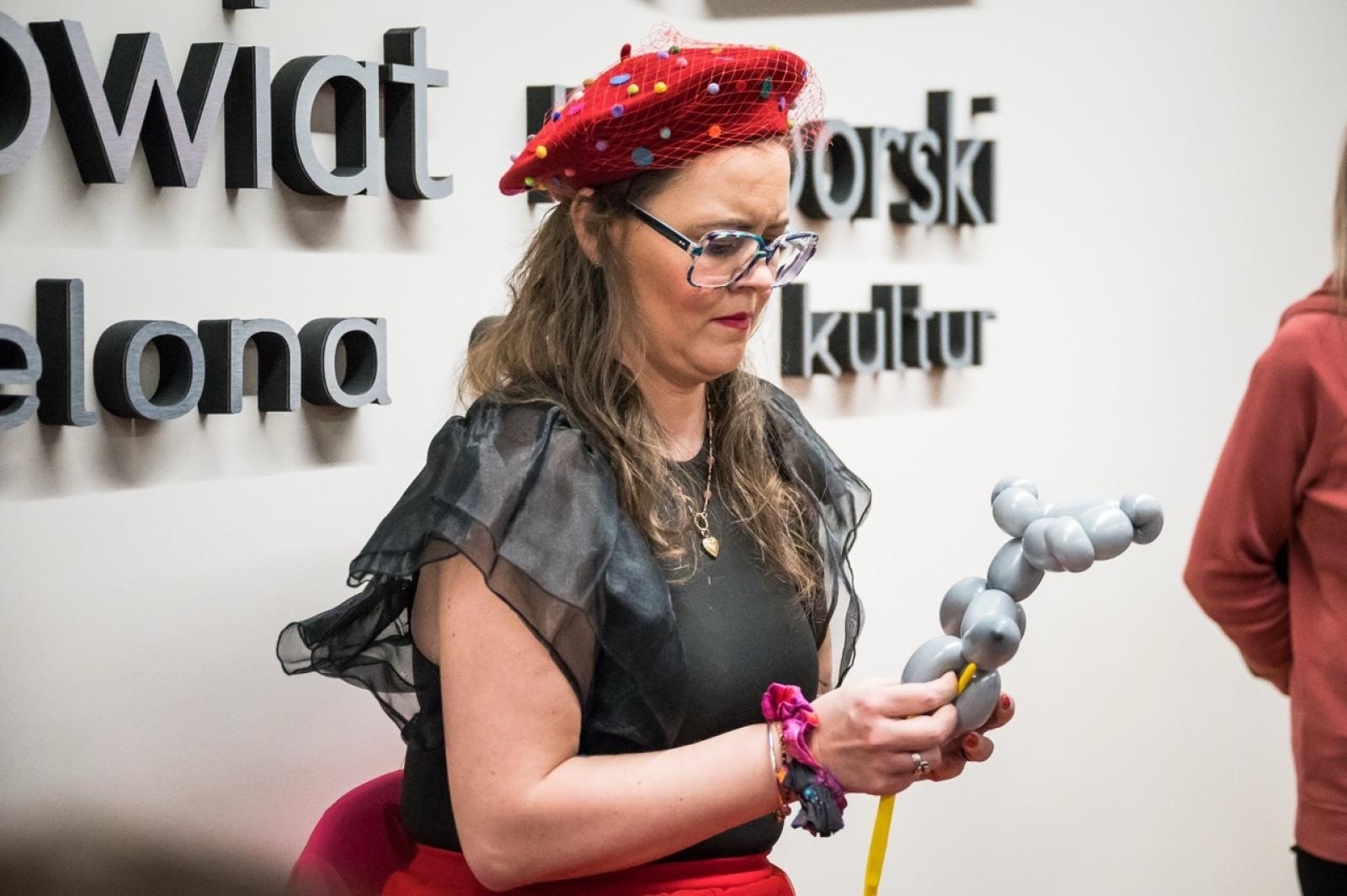 Zdjęcie w galerii na portalu naszraciborz.pl: Karmel i balony na Zamku Piastowskim. Atrakcje dla dzieci w ramach akcji Wakacje w Powiecie wiadomości z regionu