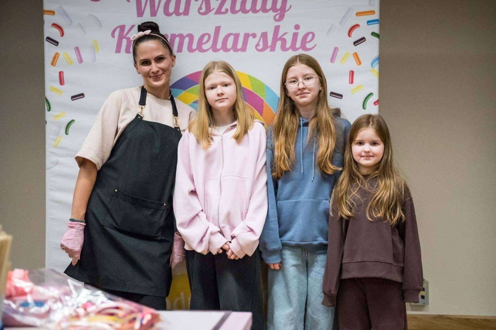 Zdjęcie w galerii na portalu naszraciborz.pl: Karmel i balony na Zamku Piastowskim. Atrakcje dla dzieci w ramach akcji Wakacje w Powiecie wiadomości z regionu