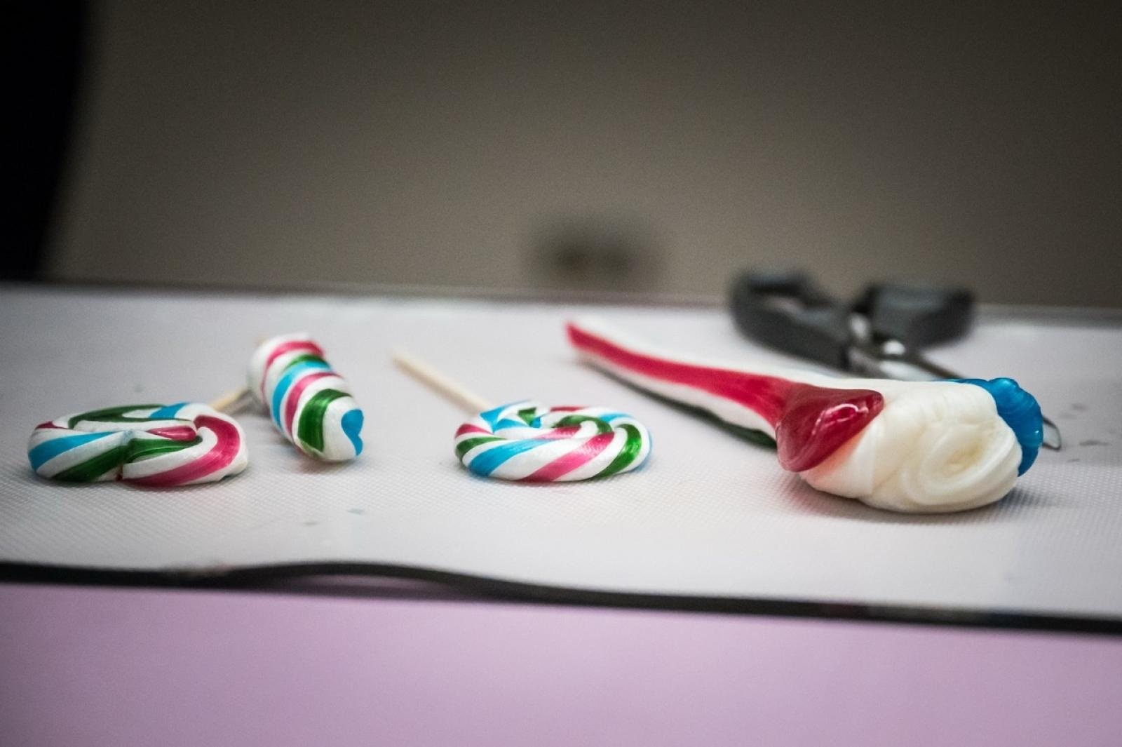 Zdjęcie w galerii na portalu naszraciborz.pl: Karmel i balony na Zamku Piastowskim. Atrakcje dla dzieci w ramach akcji Wakacje w Powiecie wiadomości z regionu