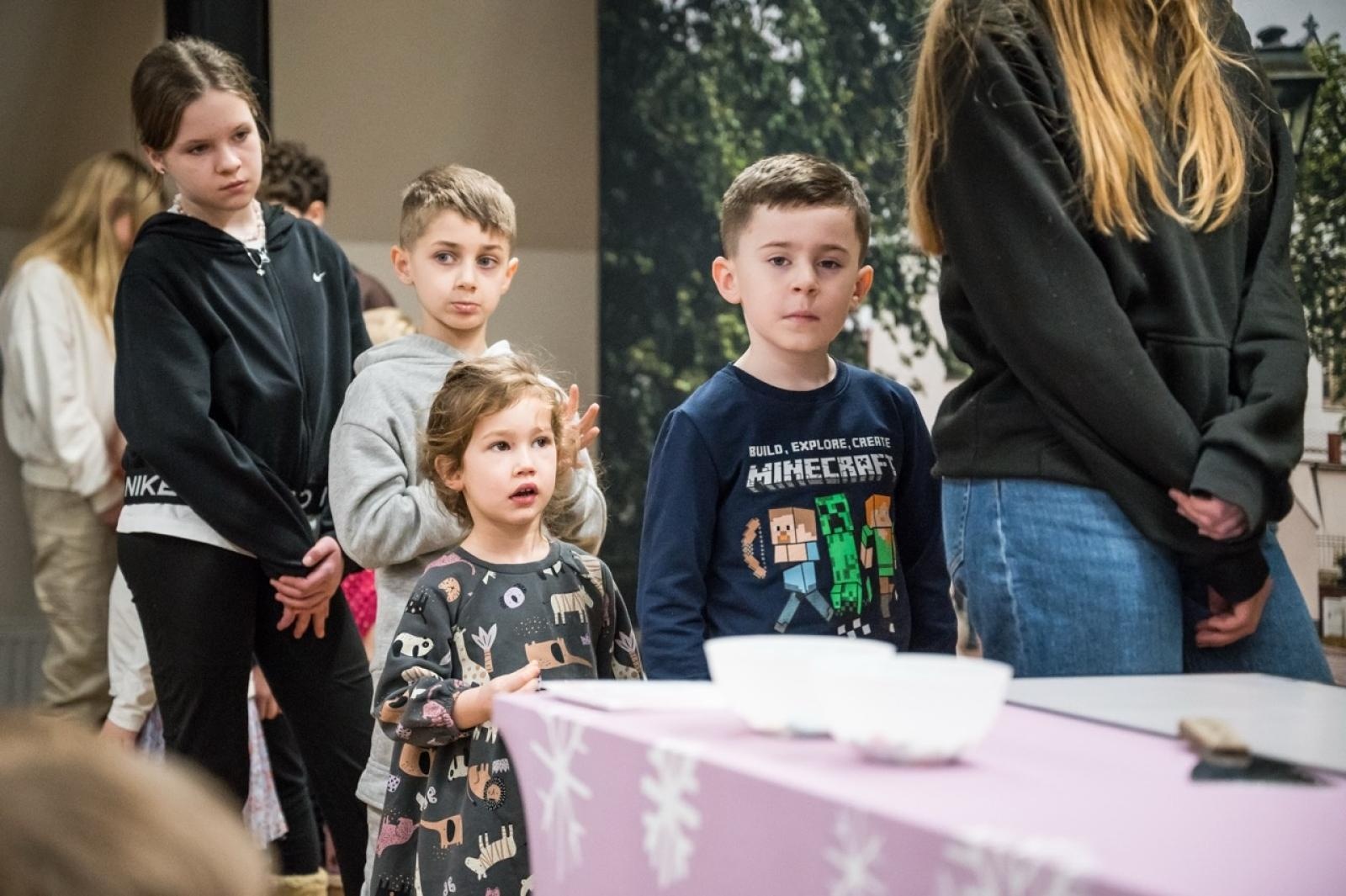 Zdjęcie w galerii na portalu naszraciborz.pl: Karmel i balony na Zamku Piastowskim. Atrakcje dla dzieci w ramach akcji Wakacje w Powiecie wiadomości z regionu