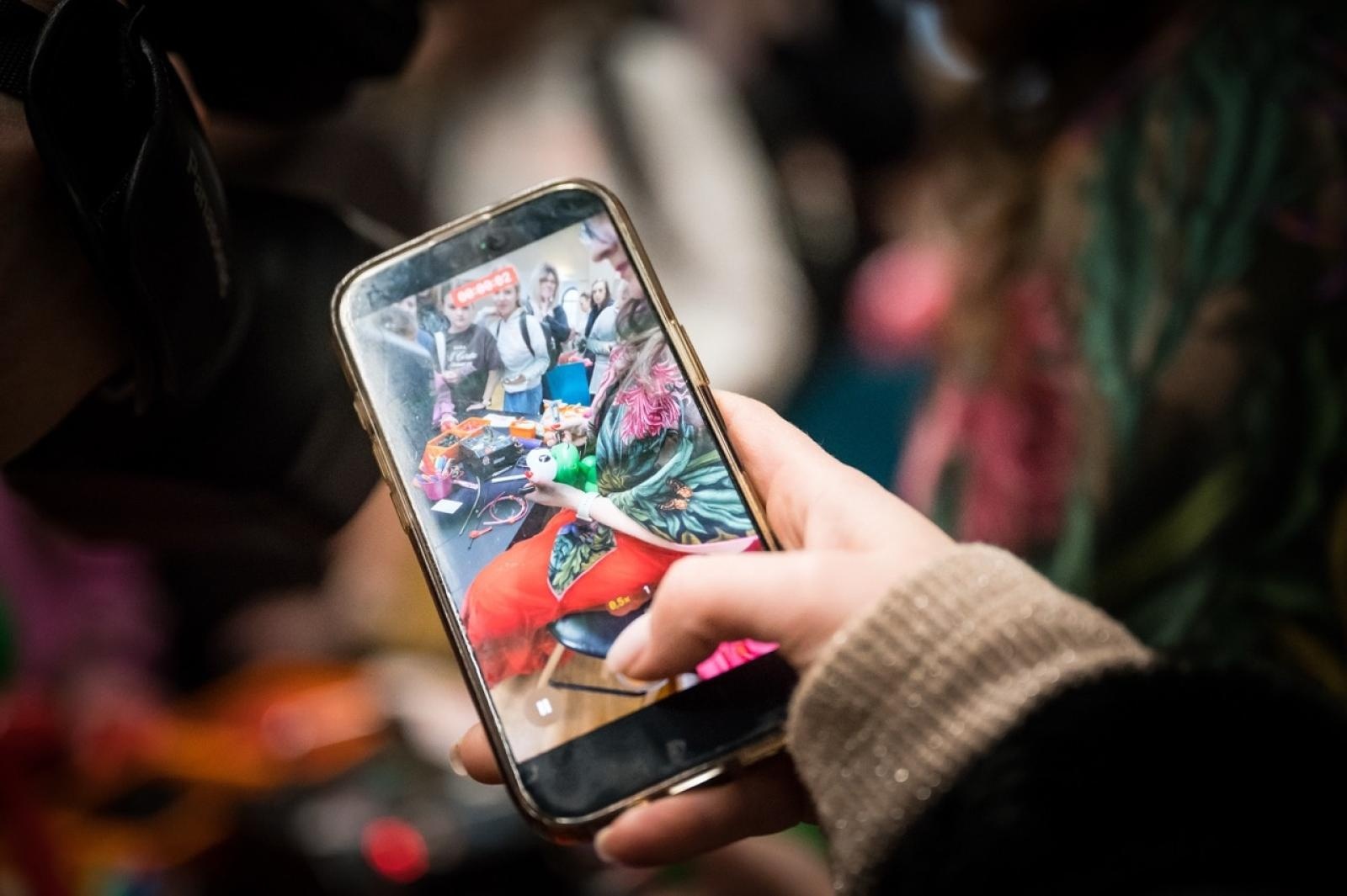 Zdjęcie w galerii na portalu naszraciborz.pl: Karmel i balony na Zamku Piastowskim. Atrakcje dla dzieci w ramach akcji Wakacje w Powiecie wiadomości z regionu