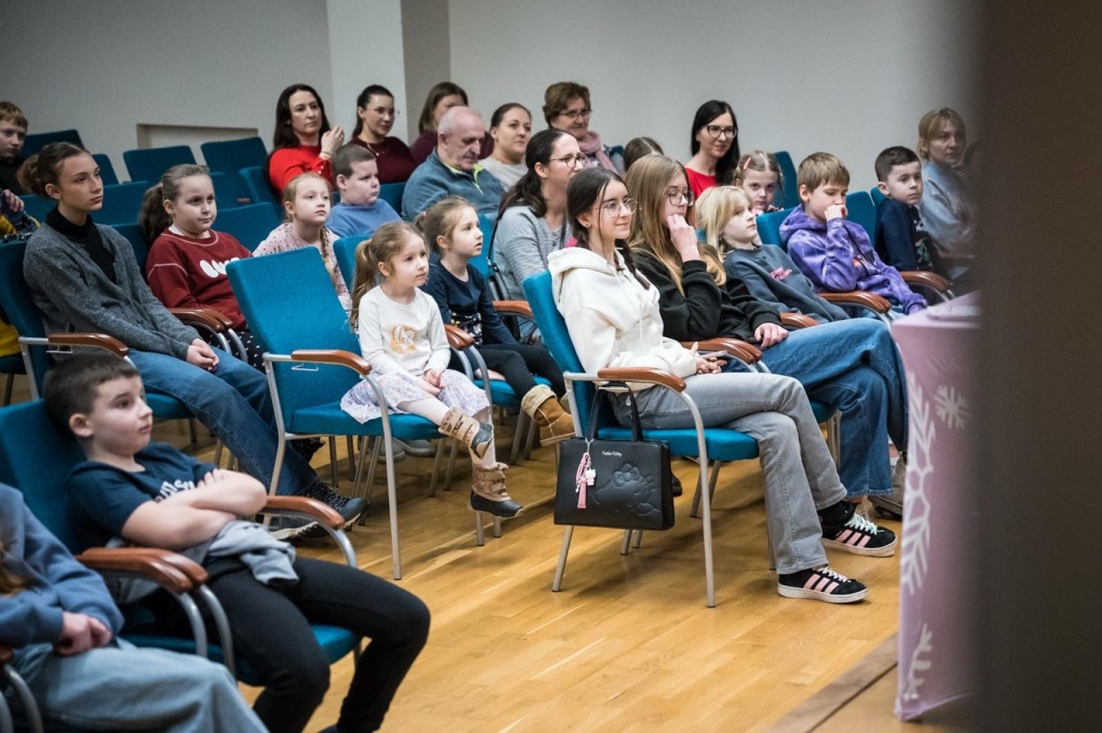 Zdjęcie w galerii na portalu naszraciborz.pl: Karmel i balony na Zamku Piastowskim. Atrakcje dla dzieci w ramach akcji Wakacje w Powiecie wiadomości z regionu