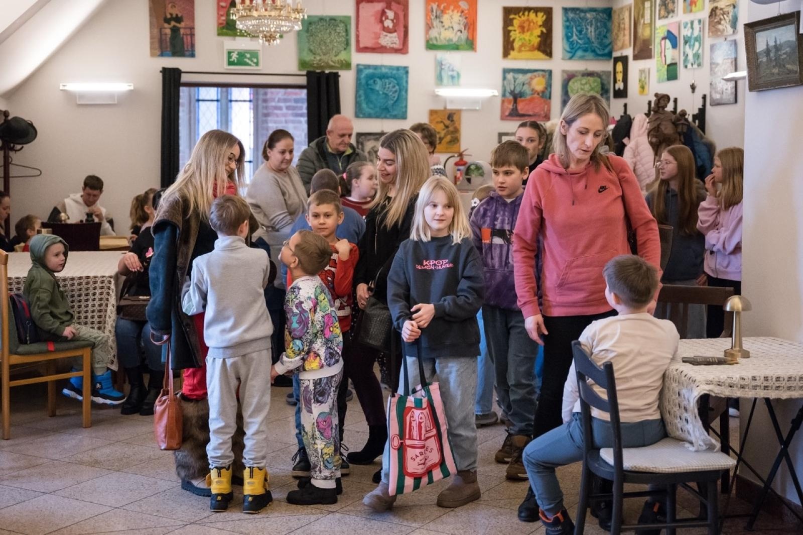 Zdjęcie w galerii na portalu naszraciborz.pl: Karmel i balony na Zamku Piastowskim. Atrakcje dla dzieci w ramach akcji Wakacje w Powiecie wiadomości z regionu