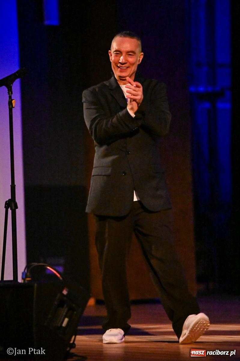 Zdjęcie w galerii na portalu naszraciborz.pl: Jacek Stachursky – jubileuszowe 30-lecie na scenie Raciborskiego Centrum Kultury wiadomości z regionu