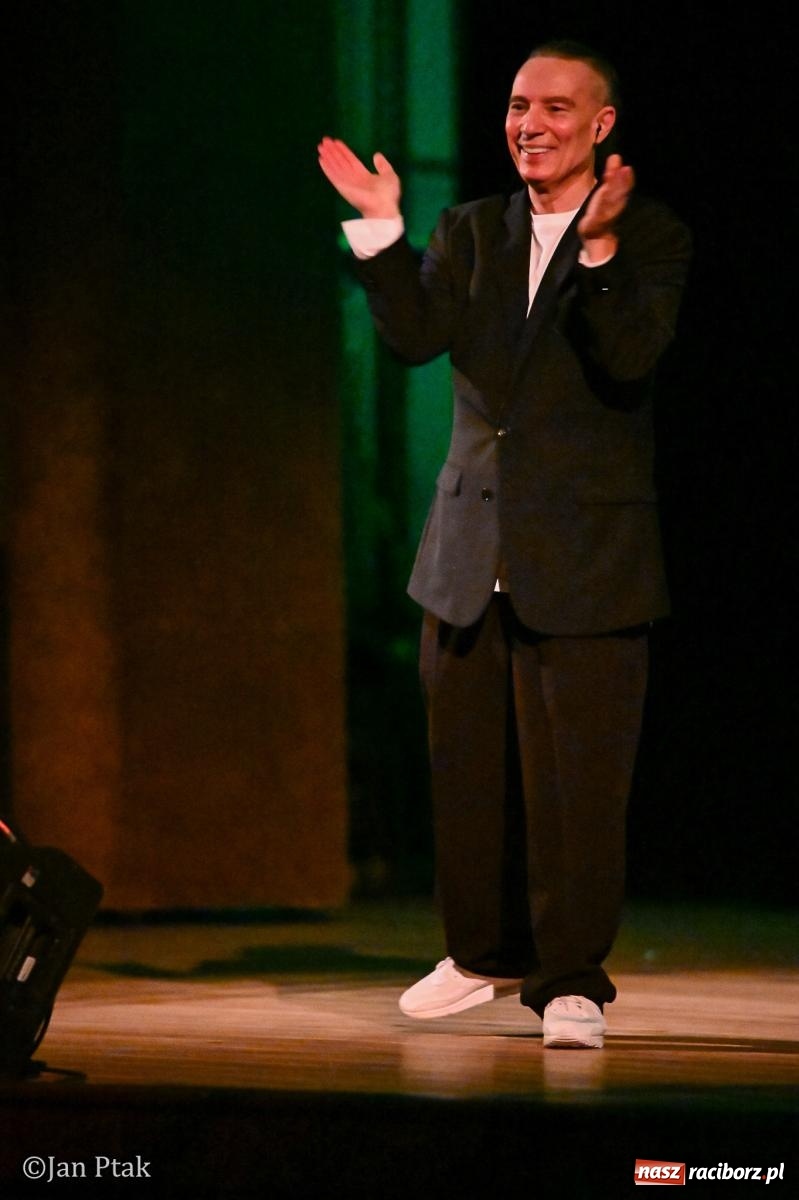 Zdjęcie w galerii na portalu naszraciborz.pl: Jacek Stachursky – jubileuszowe 30-lecie na scenie Raciborskiego Centrum Kultury wiadomości z regionu