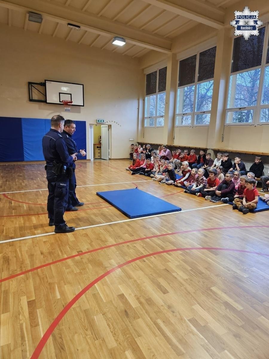Zdjęcie w galerii na portalu naszraciborz.pl: Bezpieczne ferie z policją. Edukacja i profilaktyka w szkołach wiadomości z regionu