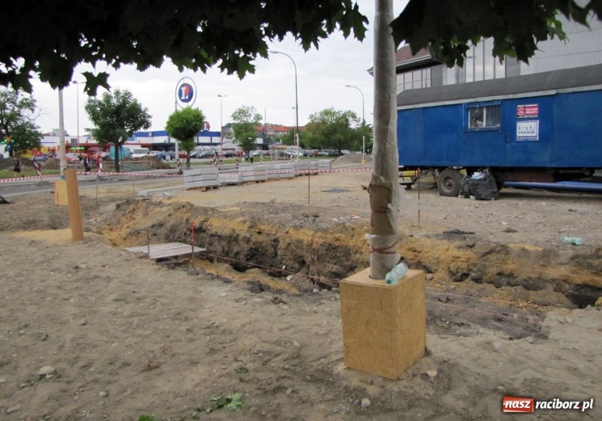 Zdjęcie w galerii na portalu naszraciborz.pl: Na Opawskiej znaleziono pocisk wiadomości z regionu