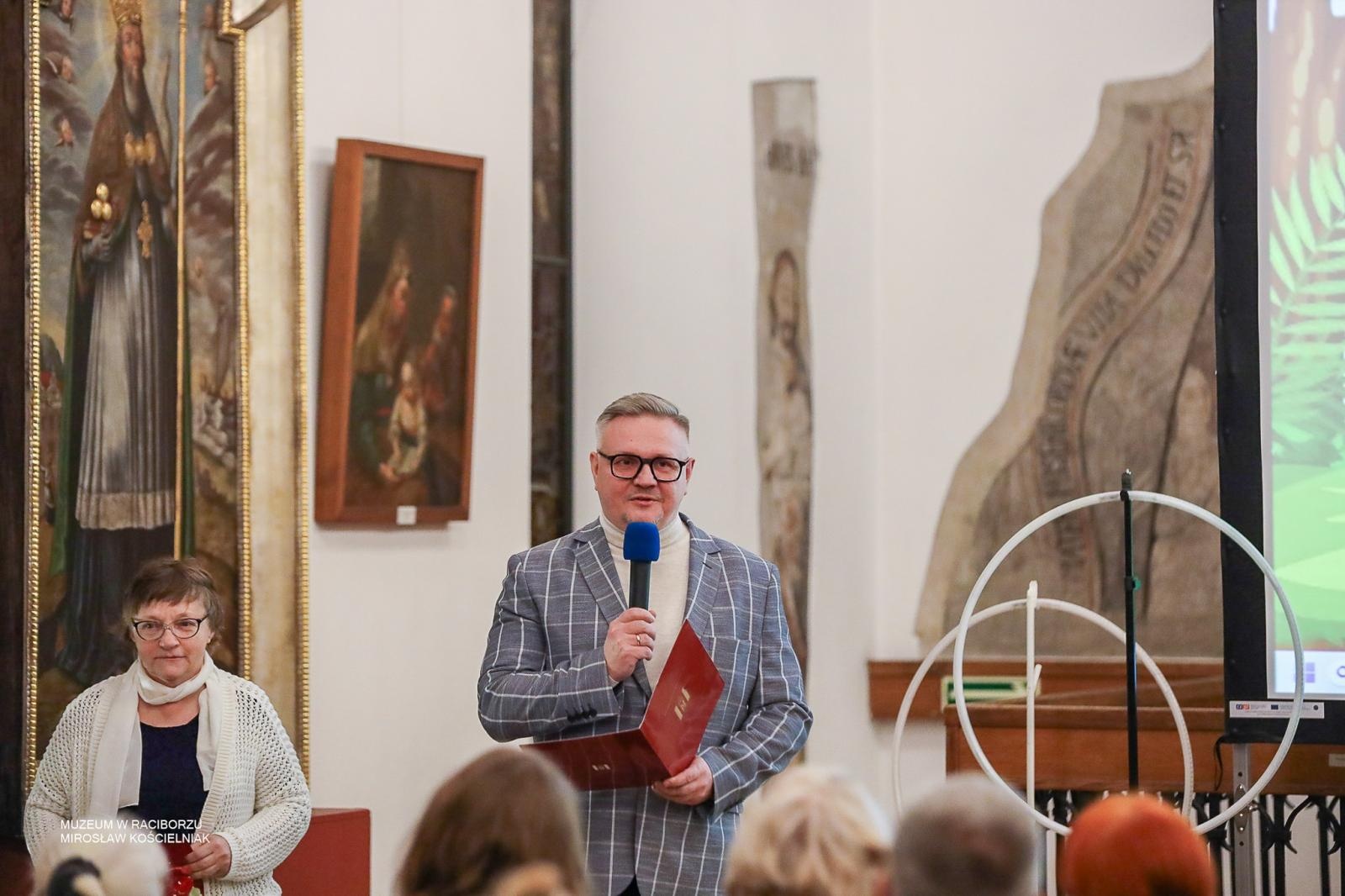 Zdjęcie w galerii na portalu naszraciborz.pl: Benefis Zbigniewa Woźniaka w raciborskim Muzeum wiadomości z regionu