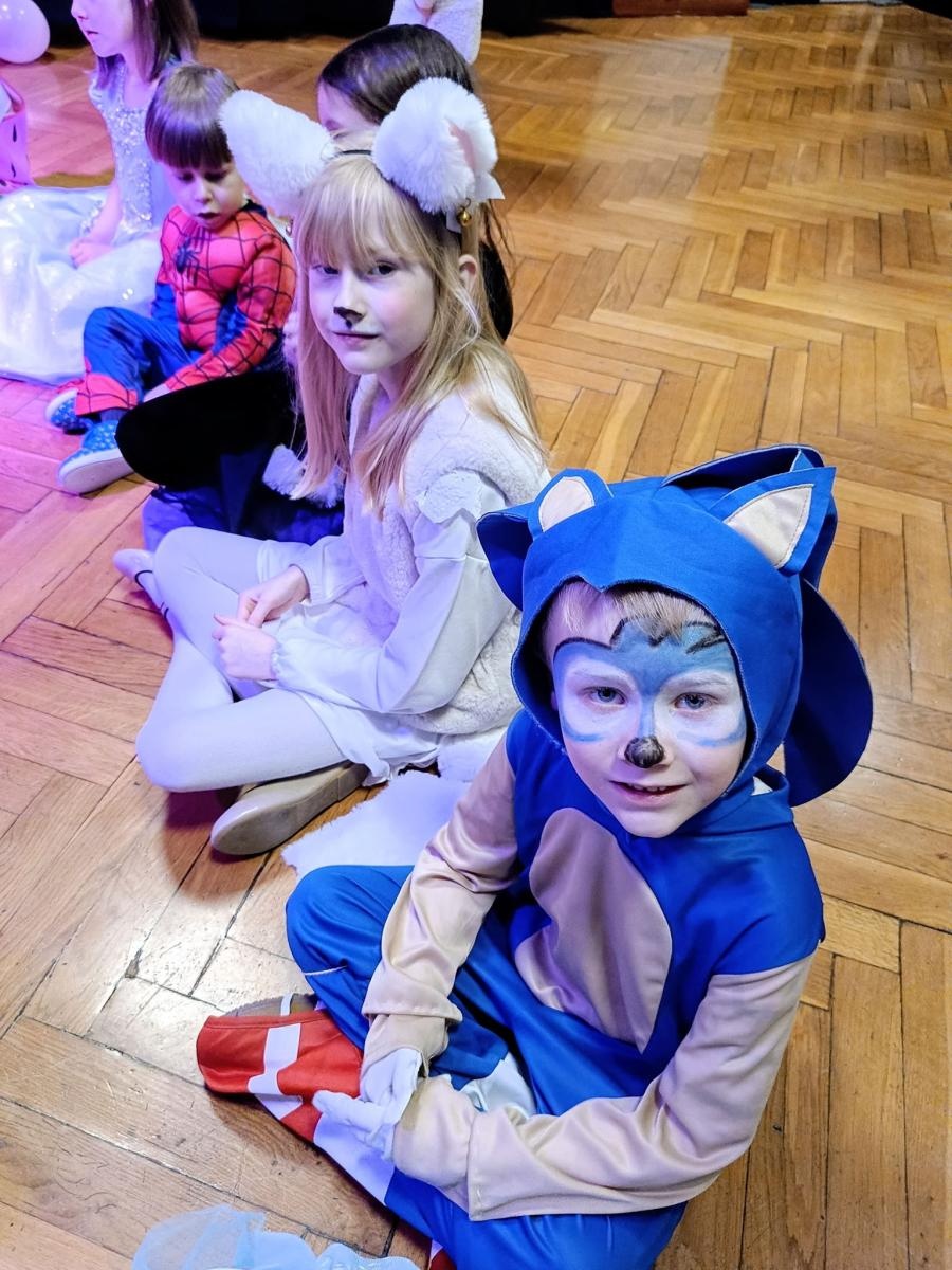 Zdjęcie w galerii na portalu naszraciborz.pl: Mali Odkrywcy Sztuki zakończyli karnawał balem przebierańców wiadomości z regionu