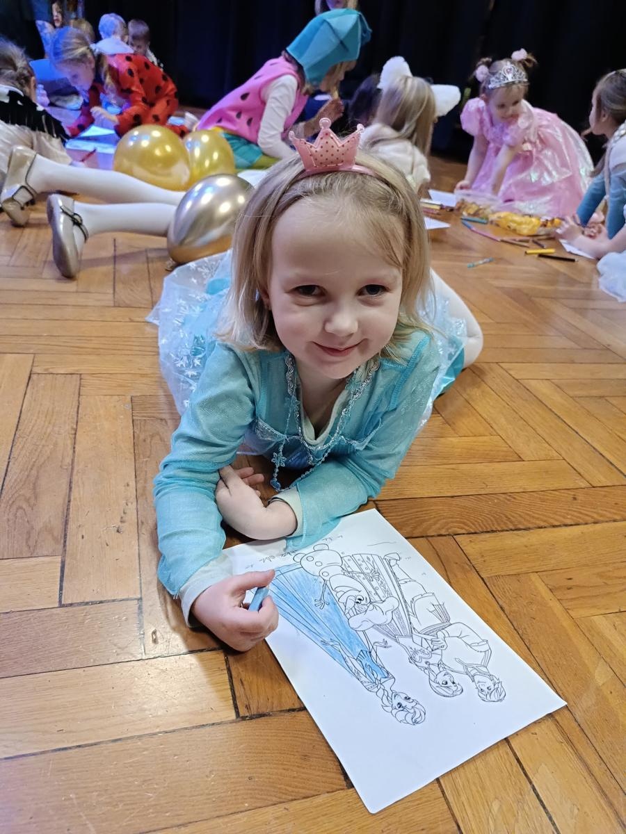 Zdjęcie w galerii na portalu naszraciborz.pl: Mali Odkrywcy Sztuki zakończyli karnawał balem przebierańców wiadomości z regionu