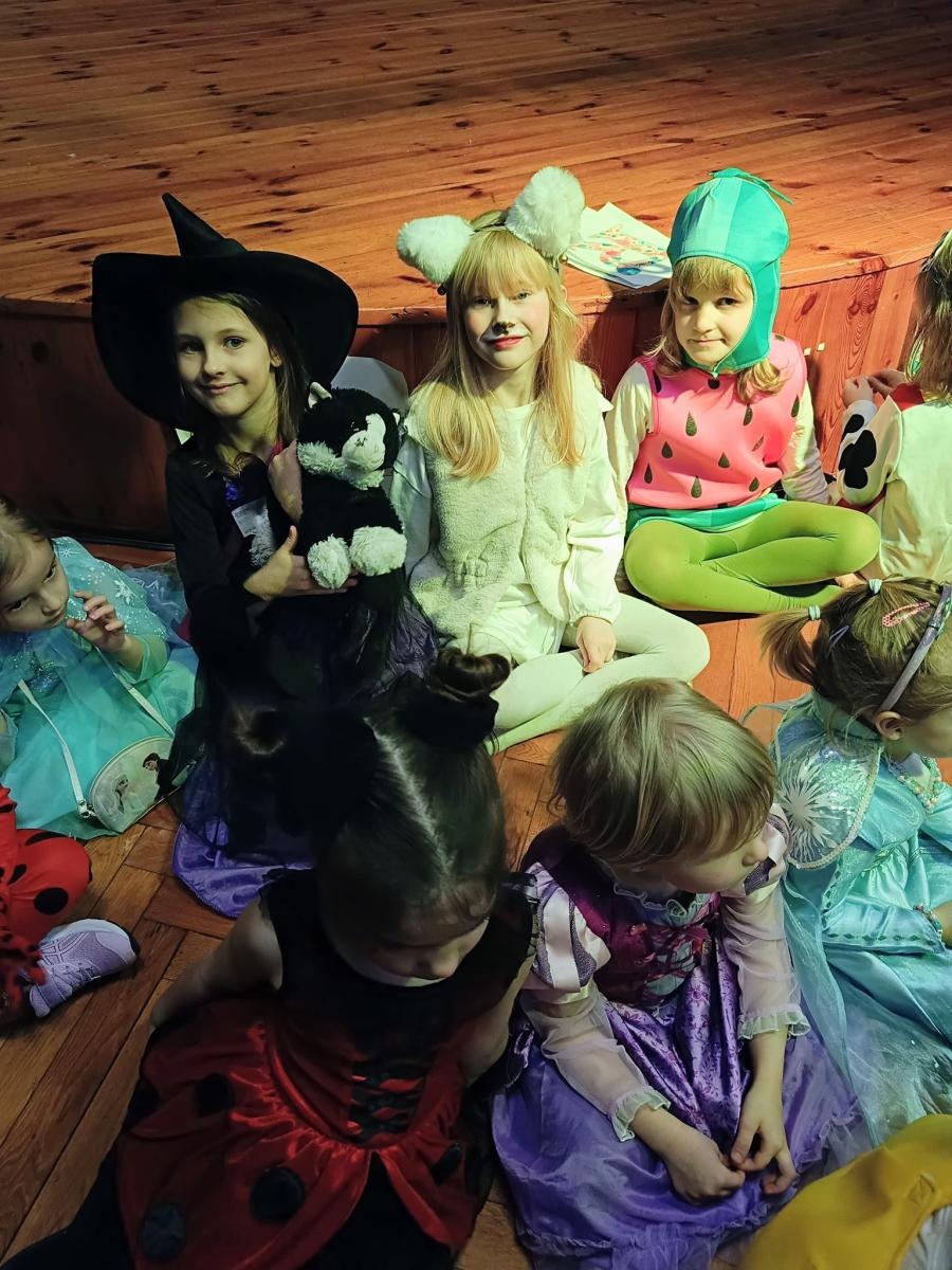 Zdjęcie w galerii na portalu naszraciborz.pl: Mali Odkrywcy Sztuki zakończyli karnawał balem przebierańców wiadomości z regionu