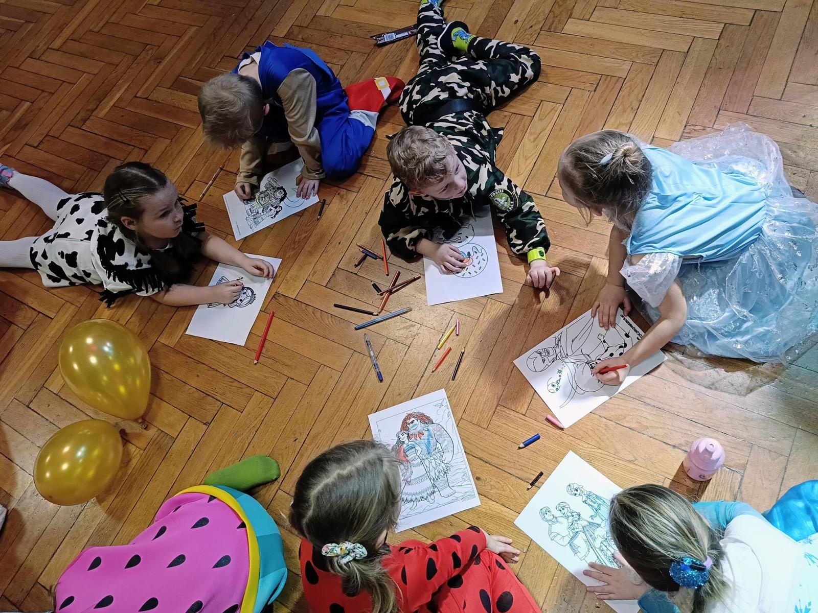 Zdjęcie w galerii na portalu naszraciborz.pl: Mali Odkrywcy Sztuki zakończyli karnawał balem przebierańców wiadomości z regionu