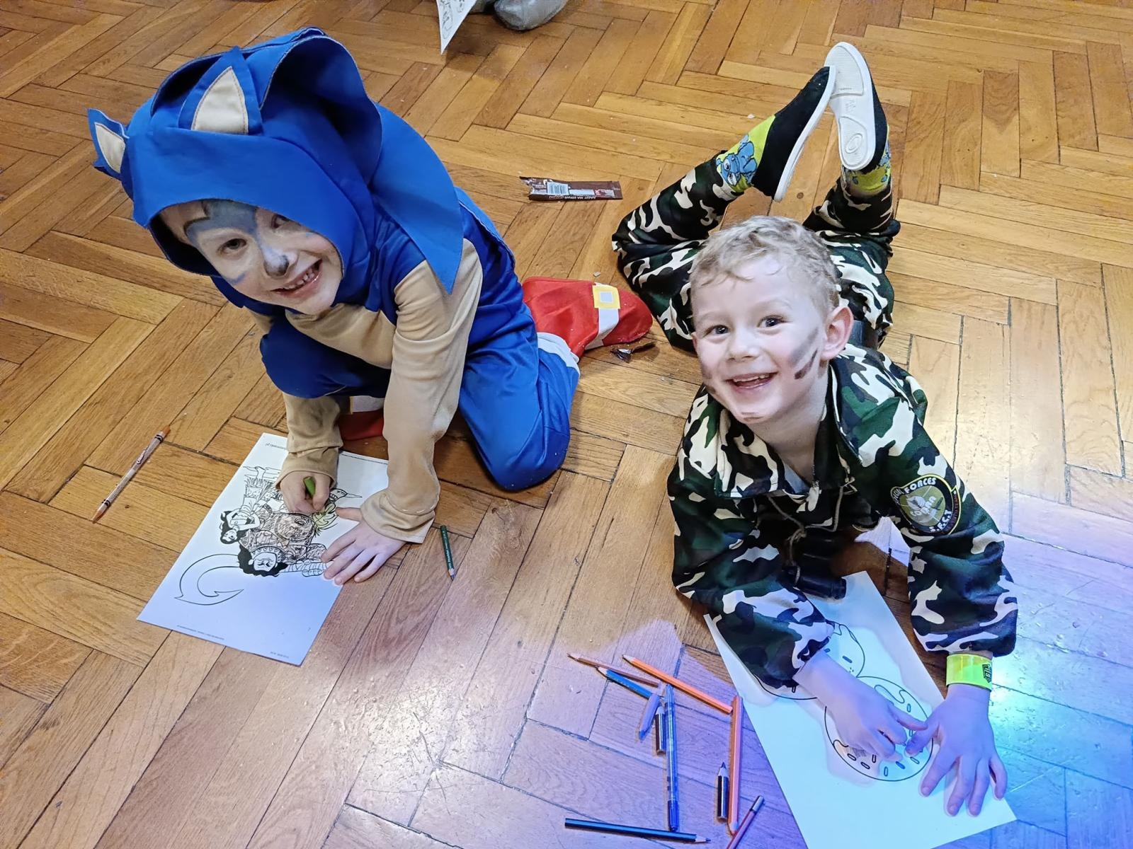 Zdjęcie w galerii na portalu naszraciborz.pl: Mali Odkrywcy Sztuki zakończyli karnawał balem przebierańców wiadomości z regionu