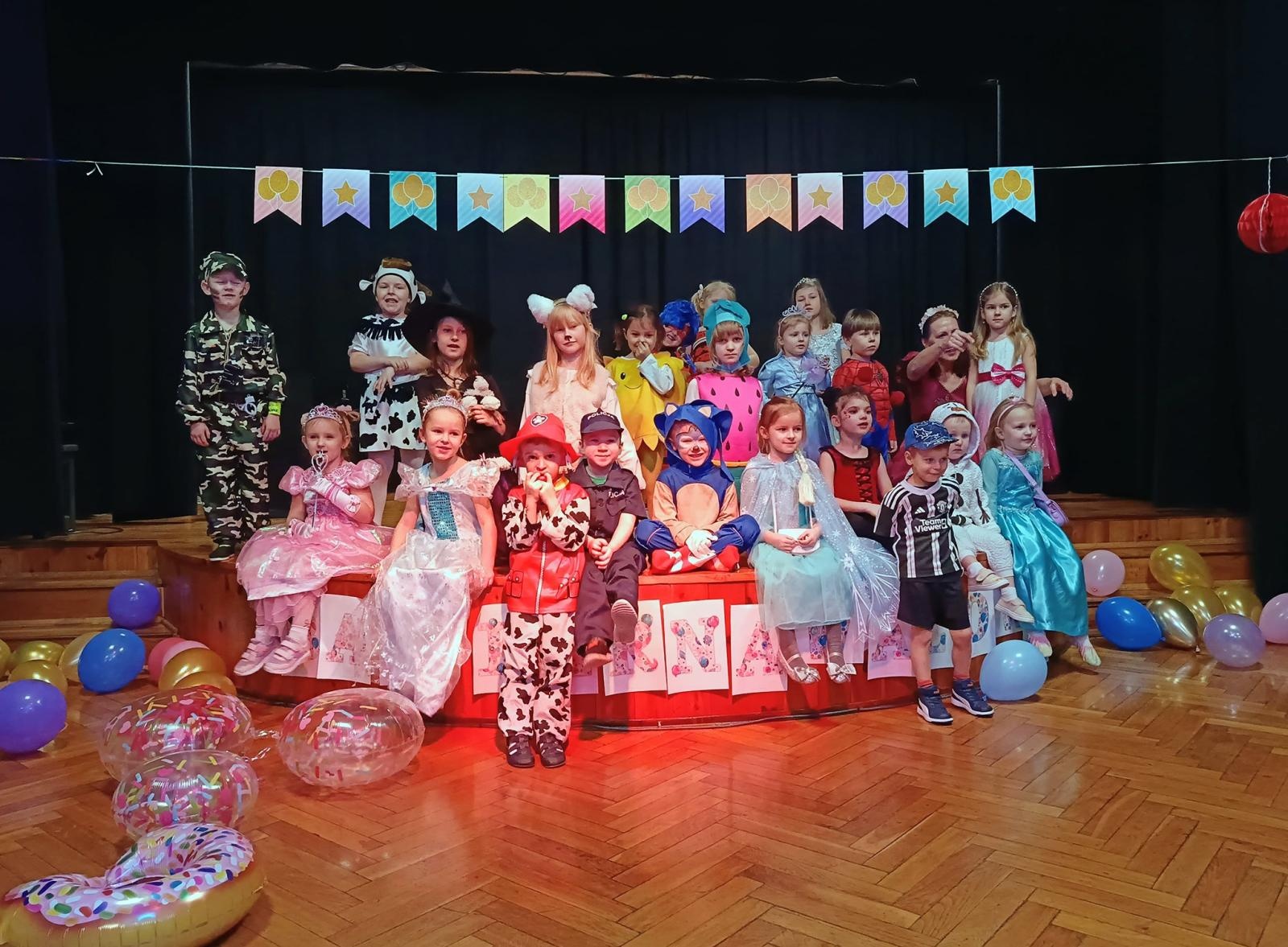 Zdjęcie w galerii na portalu naszraciborz.pl: Mali Odkrywcy Sztuki zakończyli karnawał balem przebierańców wiadomości z regionu