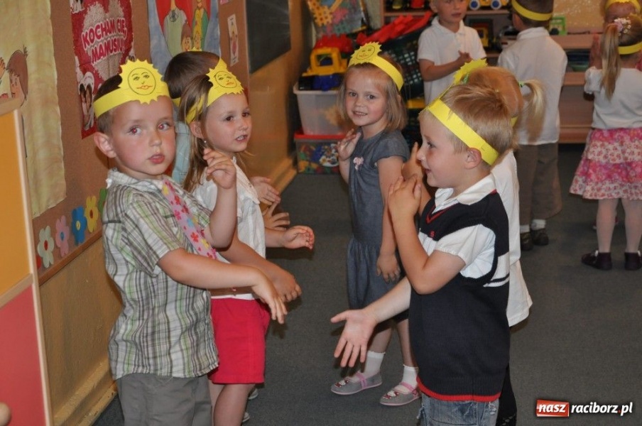 Zdjęcie w galerii na portalu naszraciborz.pl: Świętują Dzień Ojca i Matki wiadomości z regionu