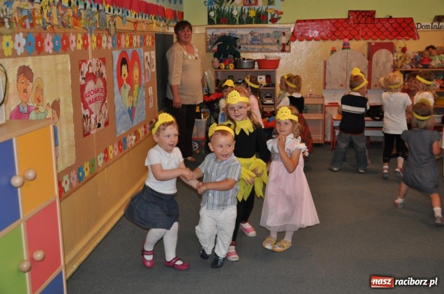 Zdjęcie w galerii na portalu naszraciborz.pl: Świętują Dzień Ojca i Matki wiadomości z regionu