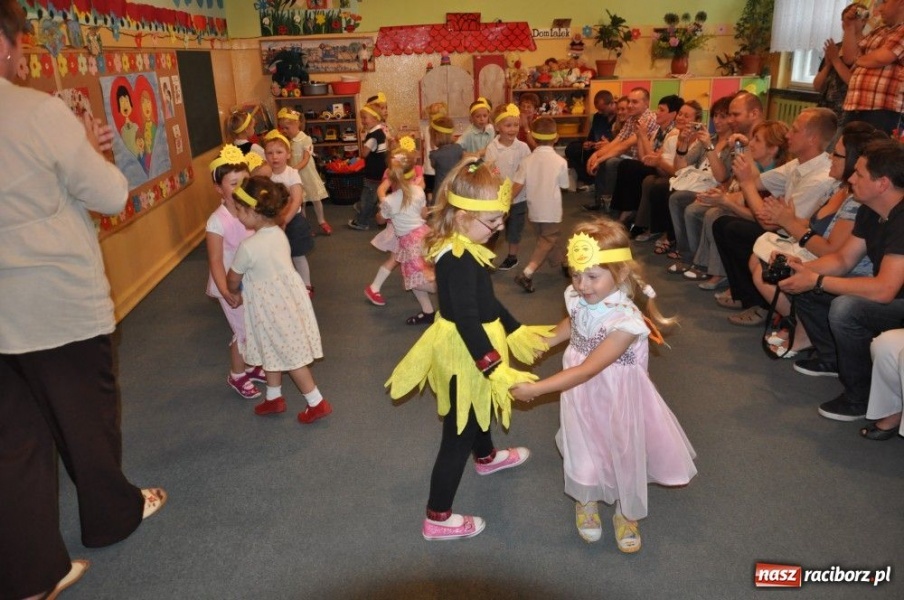 Zdjęcie w galerii na portalu naszraciborz.pl: Świętują Dzień Ojca i Matki wiadomości z regionu