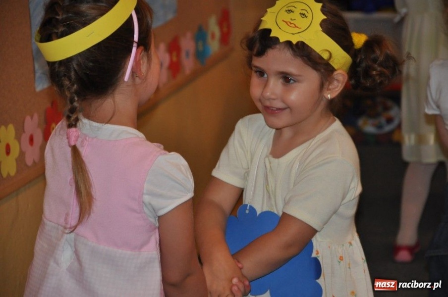 Zdjęcie w galerii na portalu naszraciborz.pl: Świętują Dzień Ojca i Matki wiadomości z regionu