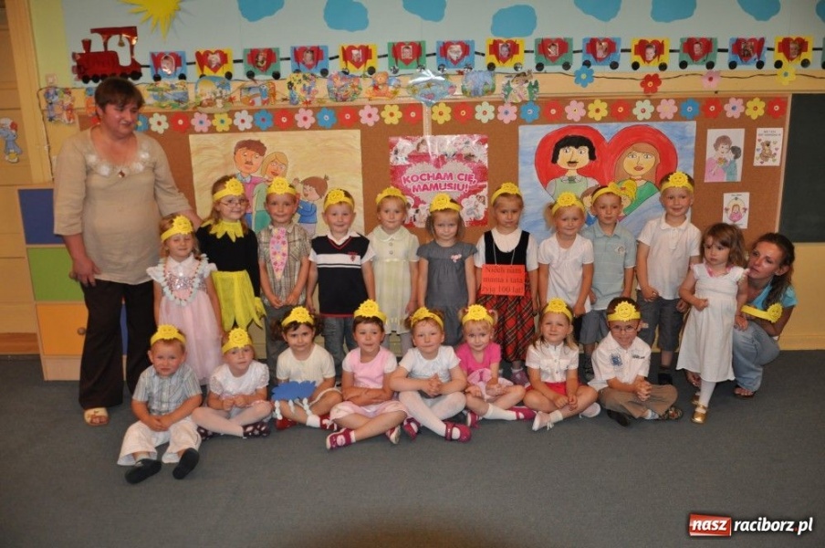 Zdjęcie w galerii na portalu naszraciborz.pl: Świętują Dzień Ojca i Matki wiadomości z regionu
