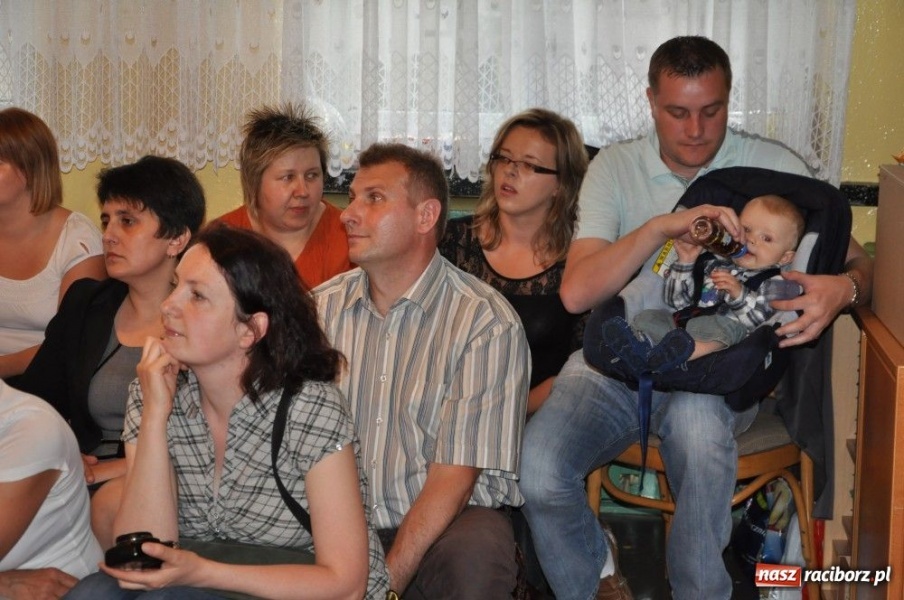 Zdjęcie w galerii na portalu naszraciborz.pl: Świętują Dzień Ojca i Matki wiadomości z regionu
