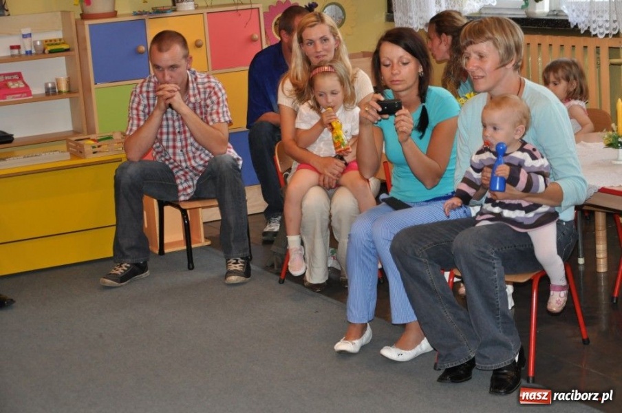 Zdjęcie w galerii na portalu naszraciborz.pl: Świętują Dzień Ojca i Matki wiadomości z regionu