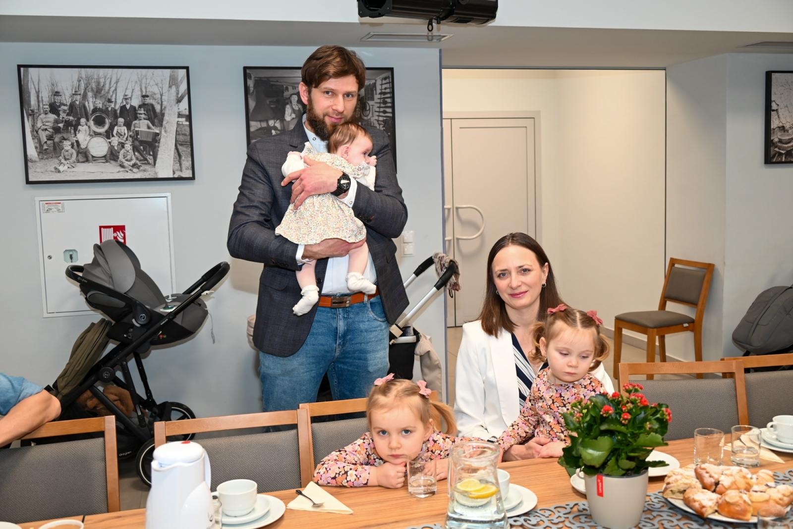 Zdjęcie w galerii na portalu naszraciborz.pl: Przywitanie najmłodszych mieszkańców gminy Krzyżanowice wiadomości z regionu