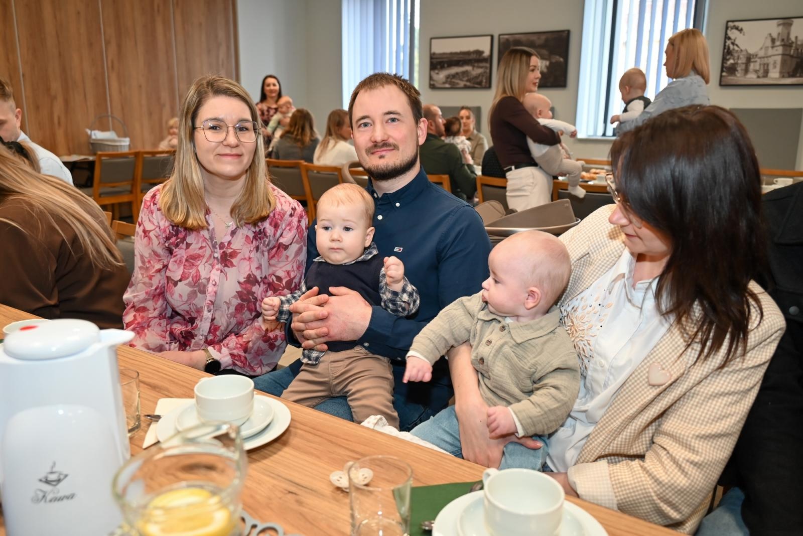 Zdjęcie w galerii na portalu naszraciborz.pl: Przywitanie najmłodszych mieszkańców gminy Krzyżanowice wiadomości z regionu