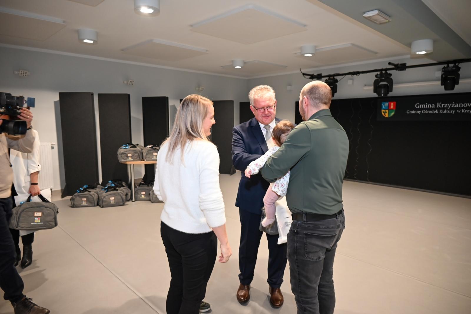 Zdjęcie w galerii na portalu naszraciborz.pl: Przywitanie najmłodszych mieszkańców gminy Krzyżanowice wiadomości z regionu