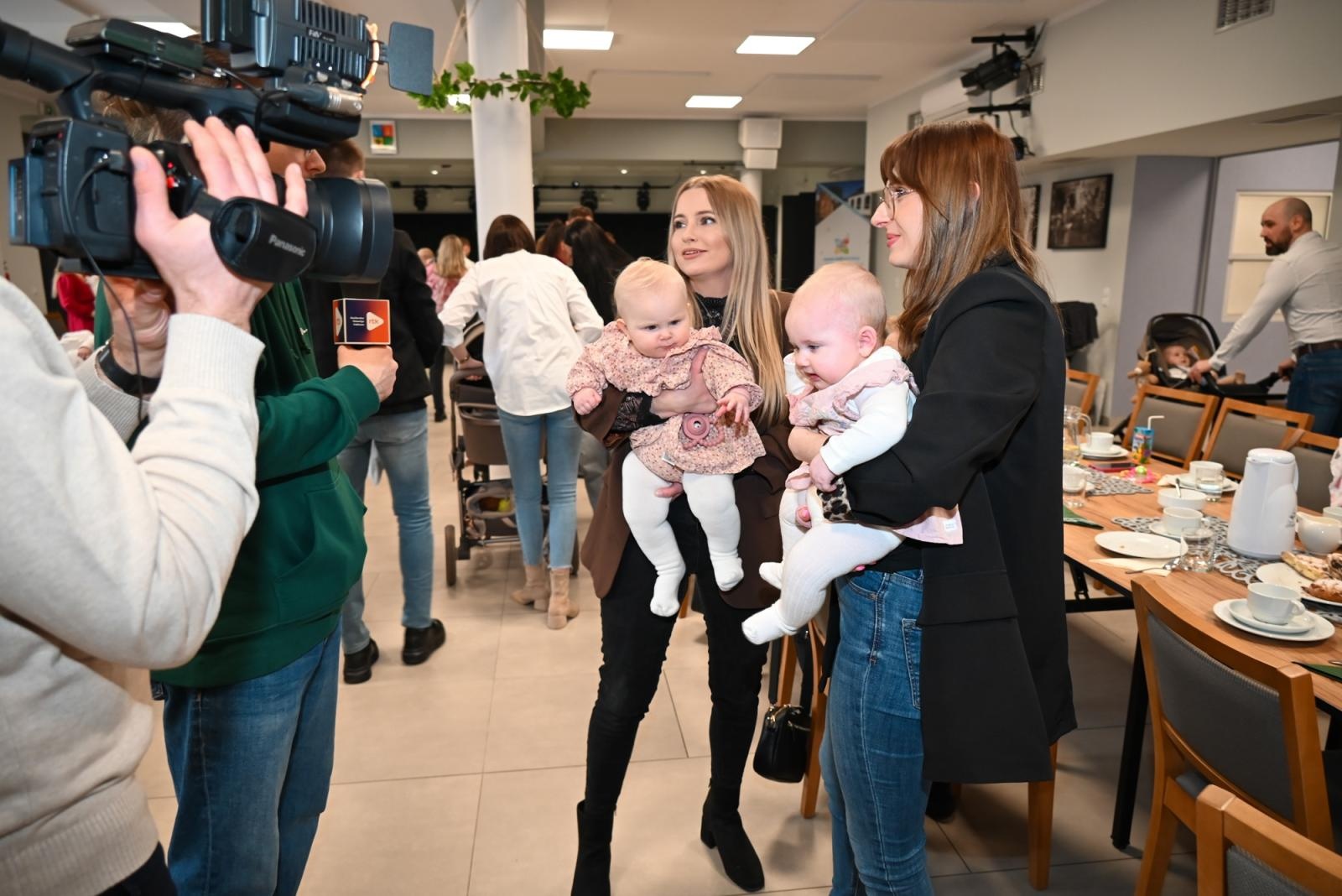 Zdjęcie w galerii na portalu naszraciborz.pl: Przywitanie najmłodszych mieszkańców gminy Krzyżanowice wiadomości z regionu