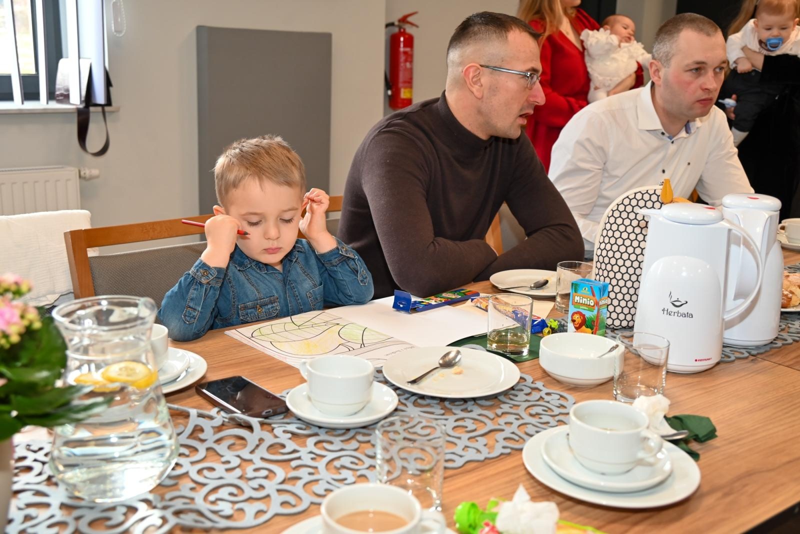 Zdjęcie w galerii na portalu naszraciborz.pl: Przywitanie najmłodszych mieszkańców gminy Krzyżanowice wiadomości z regionu