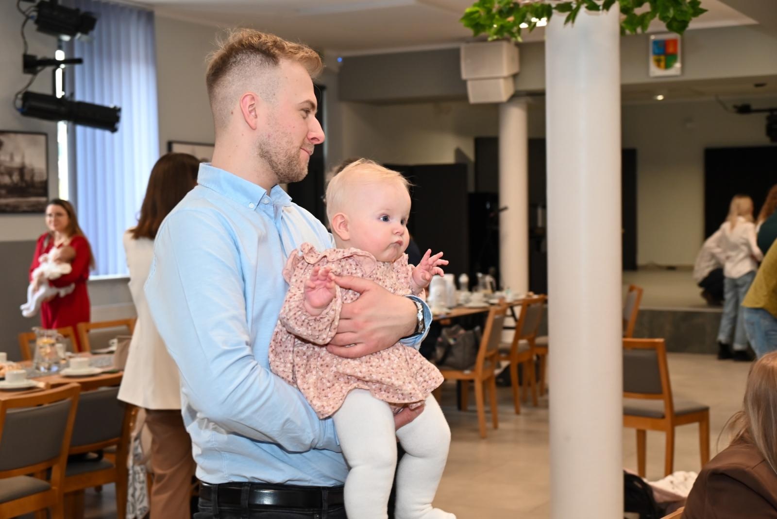 Zdjęcie w galerii na portalu naszraciborz.pl: Przywitanie najmłodszych mieszkańców gminy Krzyżanowice wiadomości z regionu