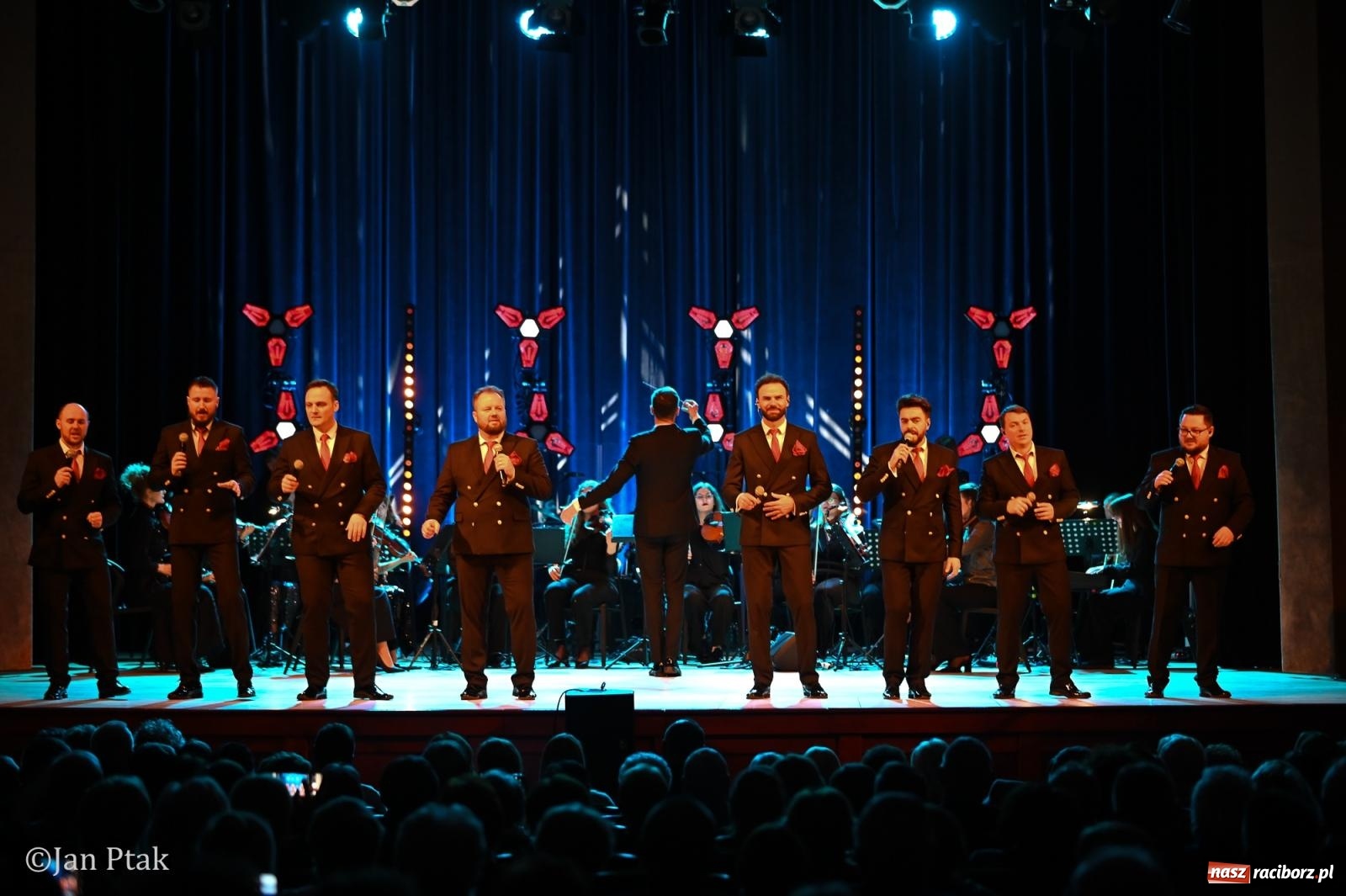 Zdjęcie w galerii na portalu naszraciborz.pl: 10 Tenorów – z miłości do kobiet. Muzyczne święto w Raciborskim Centrum Kultury [FOTO i WIDEO] wiadomości z regionu