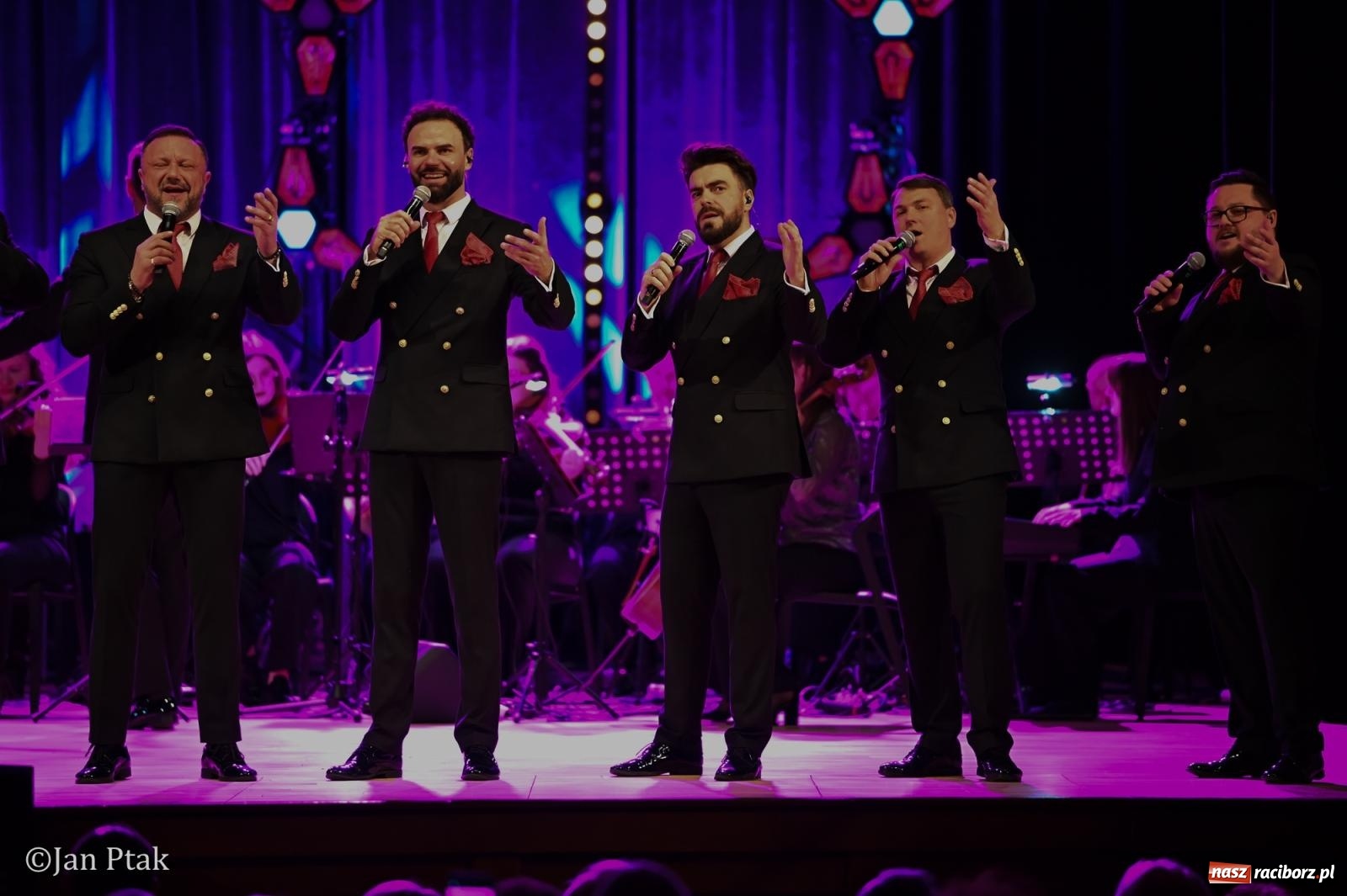 Zdjęcie w galerii na portalu naszraciborz.pl: 10 Tenorów – z miłości do kobiet. Muzyczne święto w Raciborskim Centrum Kultury [FOTO i WIDEO] wiadomości z regionu