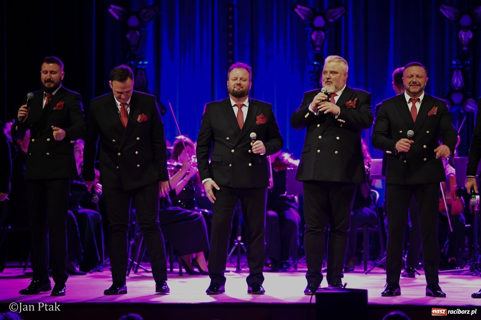 Zdjęcie w galerii na portalu naszraciborz.pl: 10 Tenorów – z miłości do kobiet. Muzyczne święto w Raciborskim Centrum Kultury [FOTO i WIDEO] wiadomości z regionu
