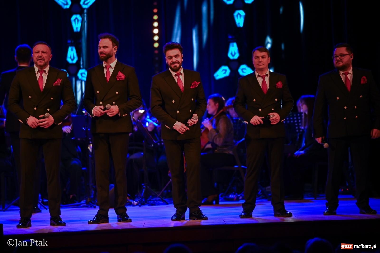 Zdjęcie w galerii na portalu naszraciborz.pl: 10 Tenorów – z miłości do kobiet. Muzyczne święto w Raciborskim Centrum Kultury [FOTO i WIDEO] wiadomości z regionu