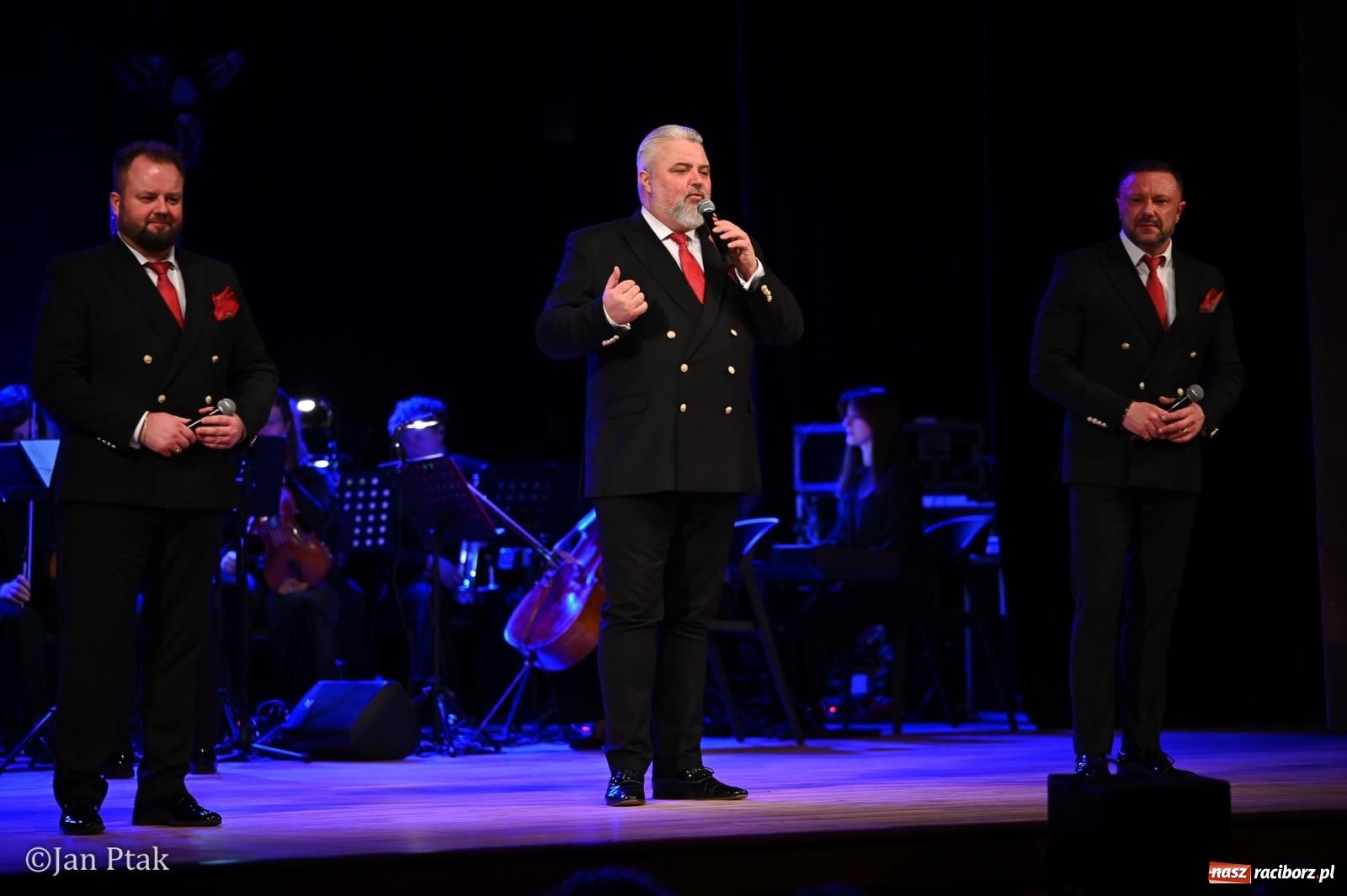 Zdjęcie w galerii na portalu naszraciborz.pl: 10 Tenorów – z miłości do kobiet. Muzyczne święto w Raciborskim Centrum Kultury [FOTO i WIDEO] wiadomości z regionu