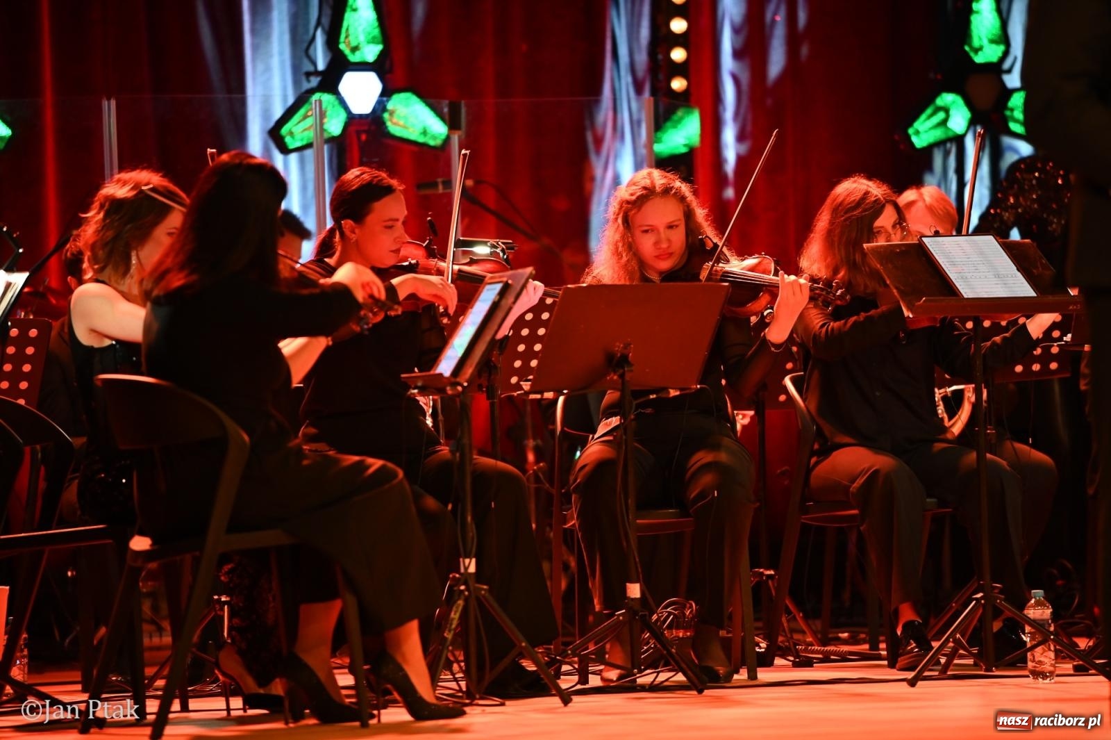 Zdjęcie w galerii na portalu naszraciborz.pl: 10 Tenorów – z miłości do kobiet. Muzyczne święto w Raciborskim Centrum Kultury [FOTO i WIDEO] wiadomości z regionu