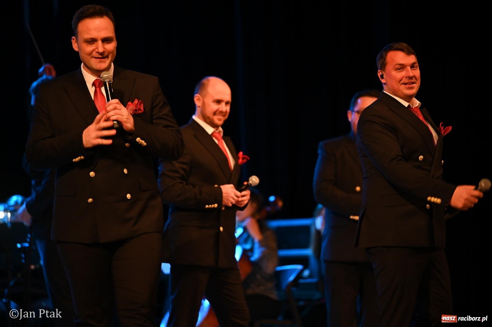 Zdjęcie w galerii na portalu naszraciborz.pl: 10 Tenorów – z miłości do kobiet. Muzyczne święto w Raciborskim Centrum Kultury [FOTO i WIDEO] wiadomości z regionu