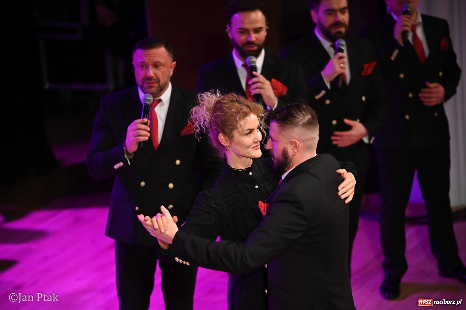 Zdjęcie w galerii na portalu naszraciborz.pl: 10 Tenorów – z miłości do kobiet. Muzyczne święto w Raciborskim Centrum Kultury [FOTO i WIDEO] wiadomości z regionu