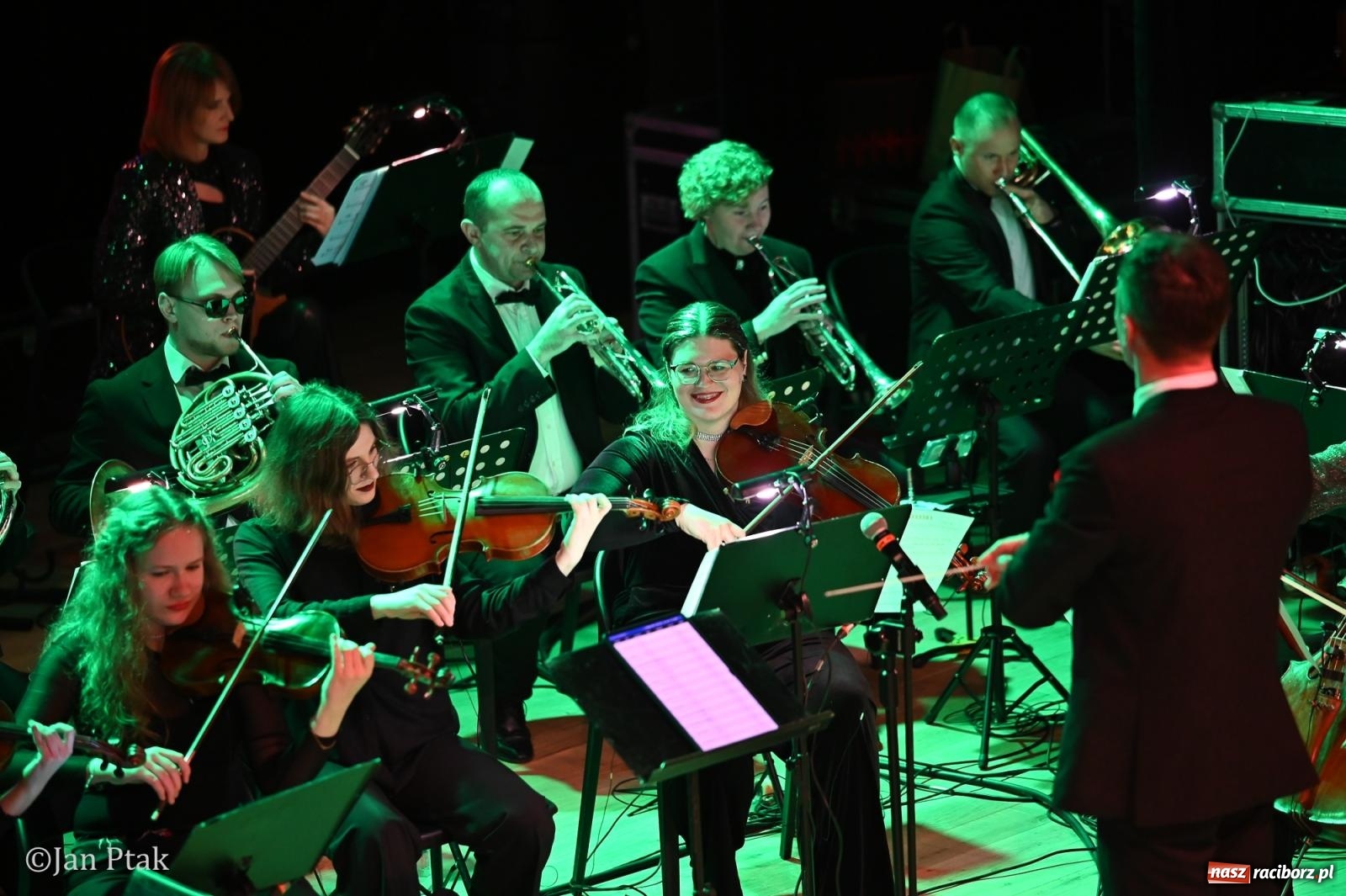 Zdjęcie w galerii na portalu naszraciborz.pl: 10 Tenorów – z miłości do kobiet. Muzyczne święto w Raciborskim Centrum Kultury [FOTO i WIDEO] wiadomości z regionu