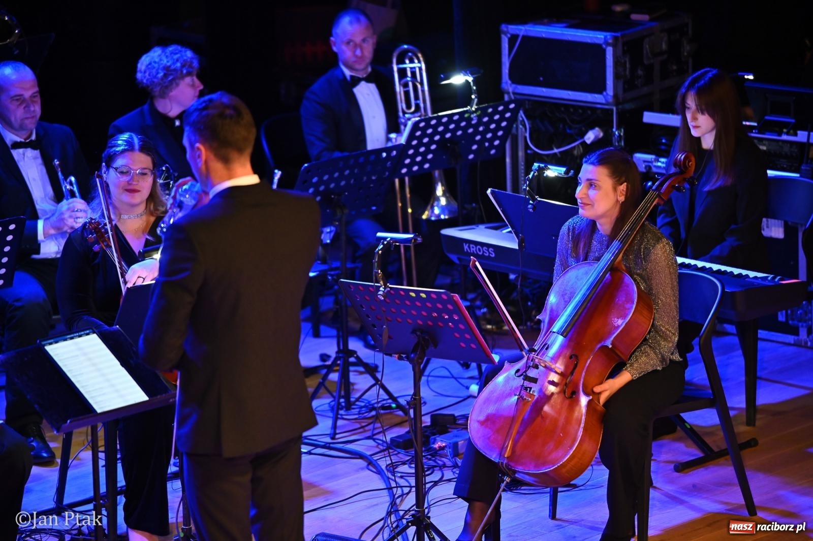 Zdjęcie w galerii na portalu naszraciborz.pl: 10 Tenorów – z miłości do kobiet. Muzyczne święto w Raciborskim Centrum Kultury [FOTO i WIDEO] wiadomości z regionu