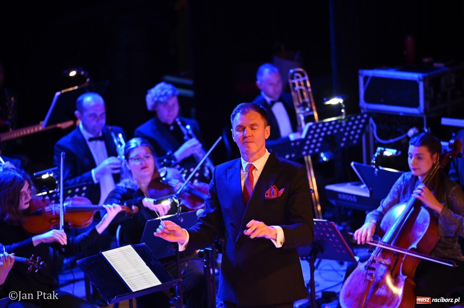 Zdjęcie w galerii na portalu naszraciborz.pl: 10 Tenorów – z miłości do kobiet. Muzyczne święto w Raciborskim Centrum Kultury [FOTO i WIDEO] wiadomości z regionu