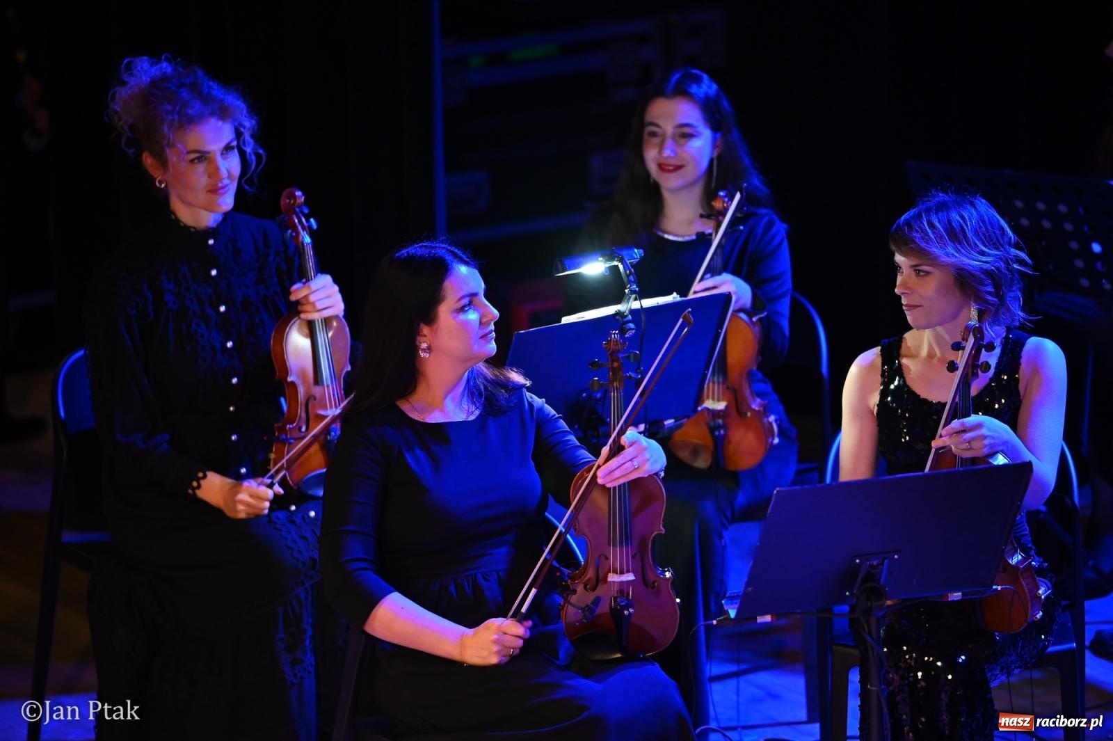 Zdjęcie w galerii na portalu naszraciborz.pl: 10 Tenorów – z miłości do kobiet. Muzyczne święto w Raciborskim Centrum Kultury [FOTO i WIDEO] wiadomości z regionu