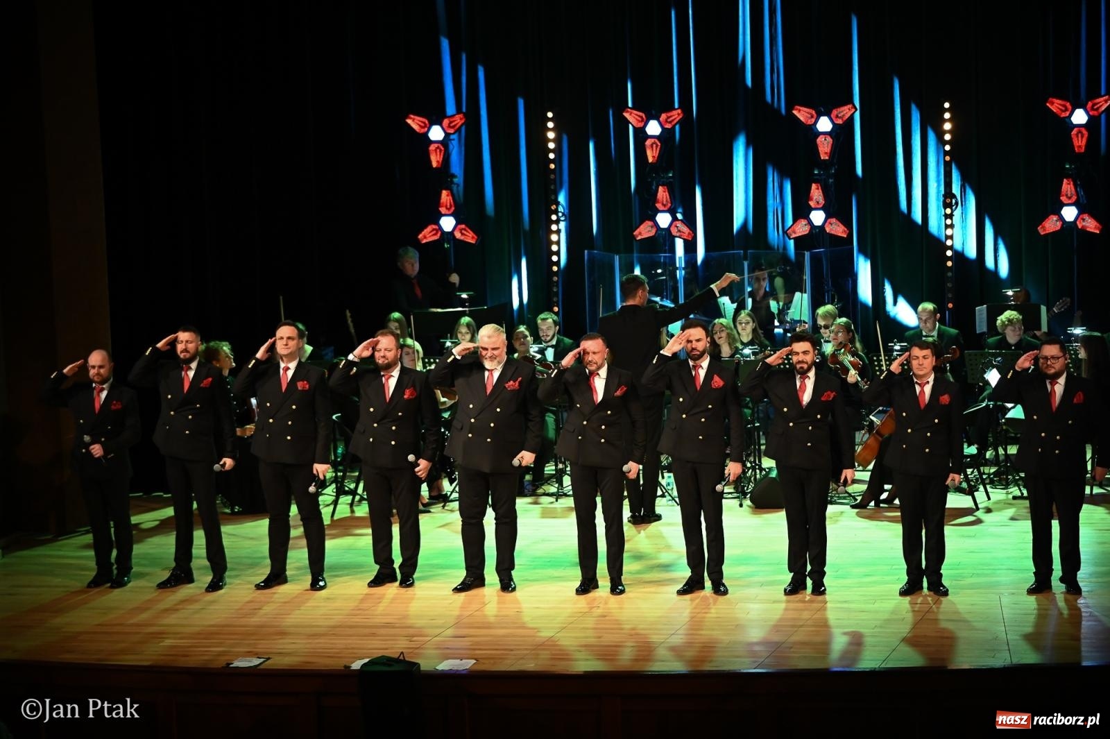 Zdjęcie w galerii na portalu naszraciborz.pl: 10 Tenorów – z miłości do kobiet. Muzyczne święto w Raciborskim Centrum Kultury [FOTO i WIDEO] wiadomości z regionu