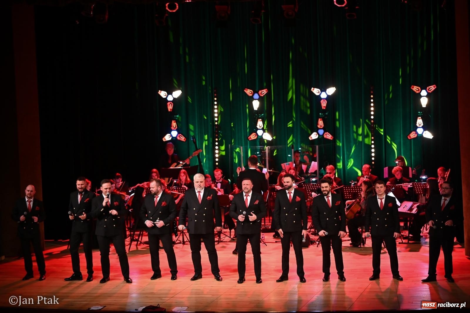 Zdjęcie w galerii na portalu naszraciborz.pl: 10 Tenorów – z miłości do kobiet. Muzyczne święto w Raciborskim Centrum Kultury [FOTO i WIDEO] wiadomości z regionu